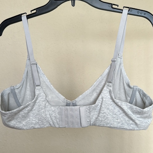 SKIMS Light Gray Bra - Picture 5 of 7